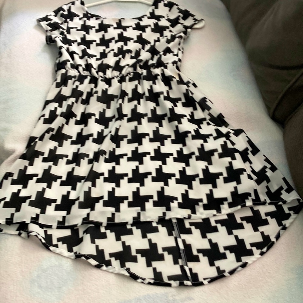 Sequin hearts dress black and white good condition used bow on back size 8